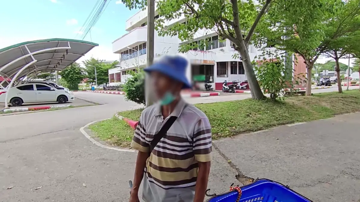 หวิดปะทะ! ลุงลากสุนัข 2 กม. อ้างโซ่ติดโช้กรถ เจ้าของยันดำเนินคดี