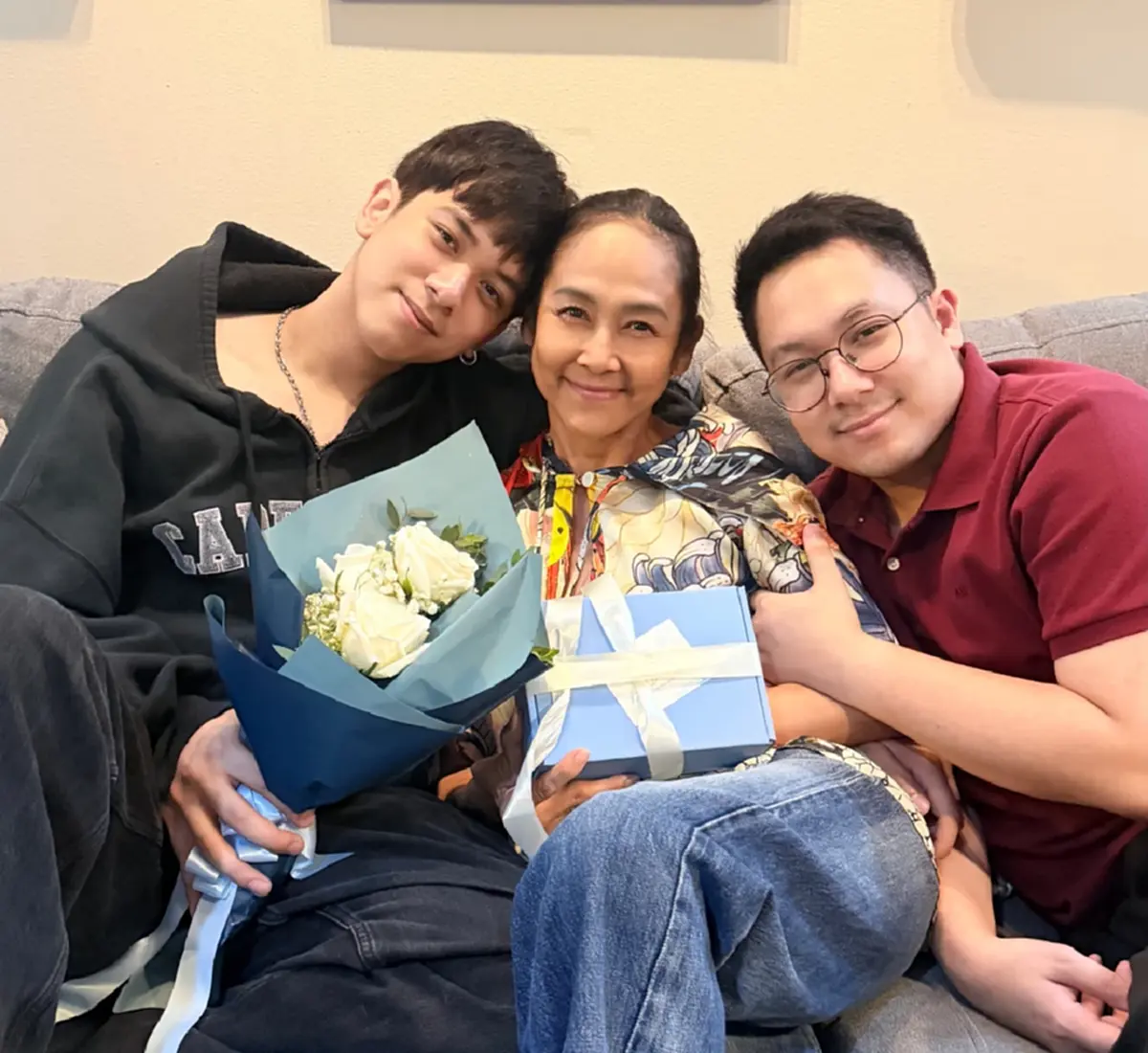  นักแสดงรุ่นใหญ่ ขึ้นแท่นคุณย่าป้ายแดง อวดหลานสาวตัวน้อย 