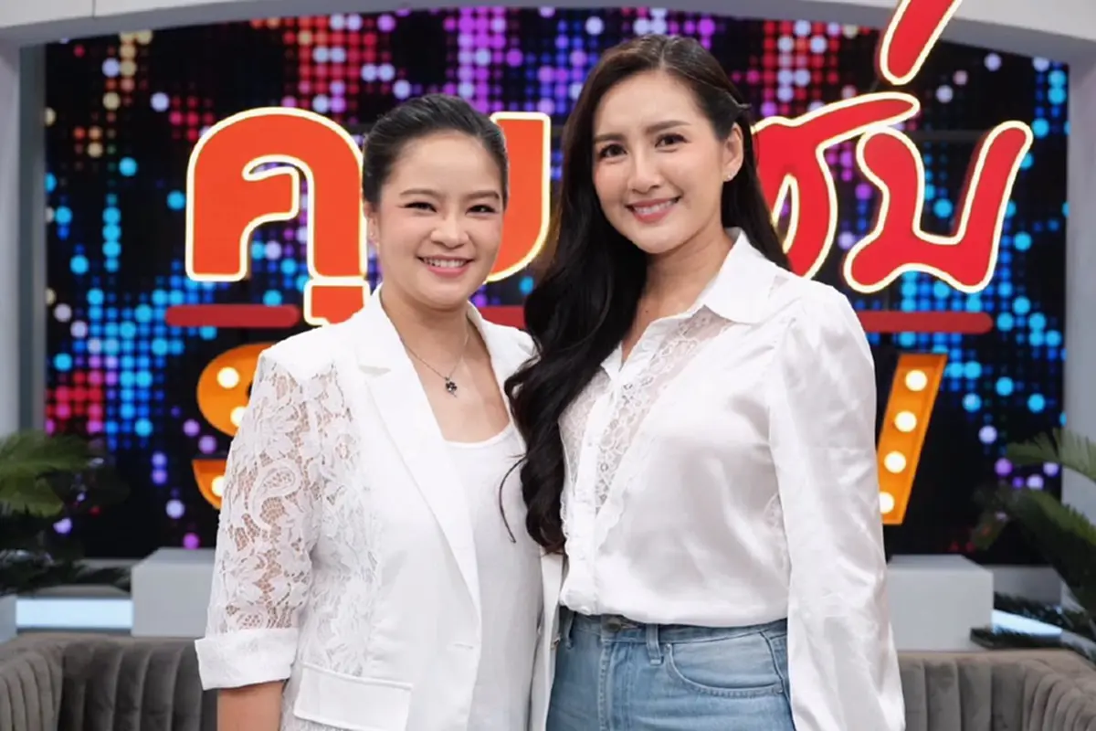 ทว่ากว่าจะออกมาเป็นโมเมนต์หวานเจี๊ยบอย่างที่ทุกคนเห็น กลับต้องผ่านอุปสรรคและเกือบผิดแผนไปหลายรอบ:  แพลนแรก: ตั้งใจจะไปคุกเข่าขอแต่งงานกลางทุ่งดอกไม้ที่ประเทศจอร์เจีย แต่ก็ต้องยกเลิกไปเพราะติดเหตุการณ์ความไม่สงบ  แพลนสอง: เปลี่ยนมาเป็นจัดทริปโรแมนติกที่เขาใหญ่ แต่คิวงานของทั้งคู่ก็ไม่ลงตัว  ส้มหล่นจบที่ญี่ปุ่น: สุดท้ายโชคเข้าข้าง ได้บินไปร่วมทริปปฐมฤกษ์เส้นทางใหม่ที่ประเทศญี่ปุ่น จึงได้จังหวะเปิดฉากคุกเข่าขอแต่งงานบรรยากาศริมแม่น้ำสมใจอยากในที่สุด