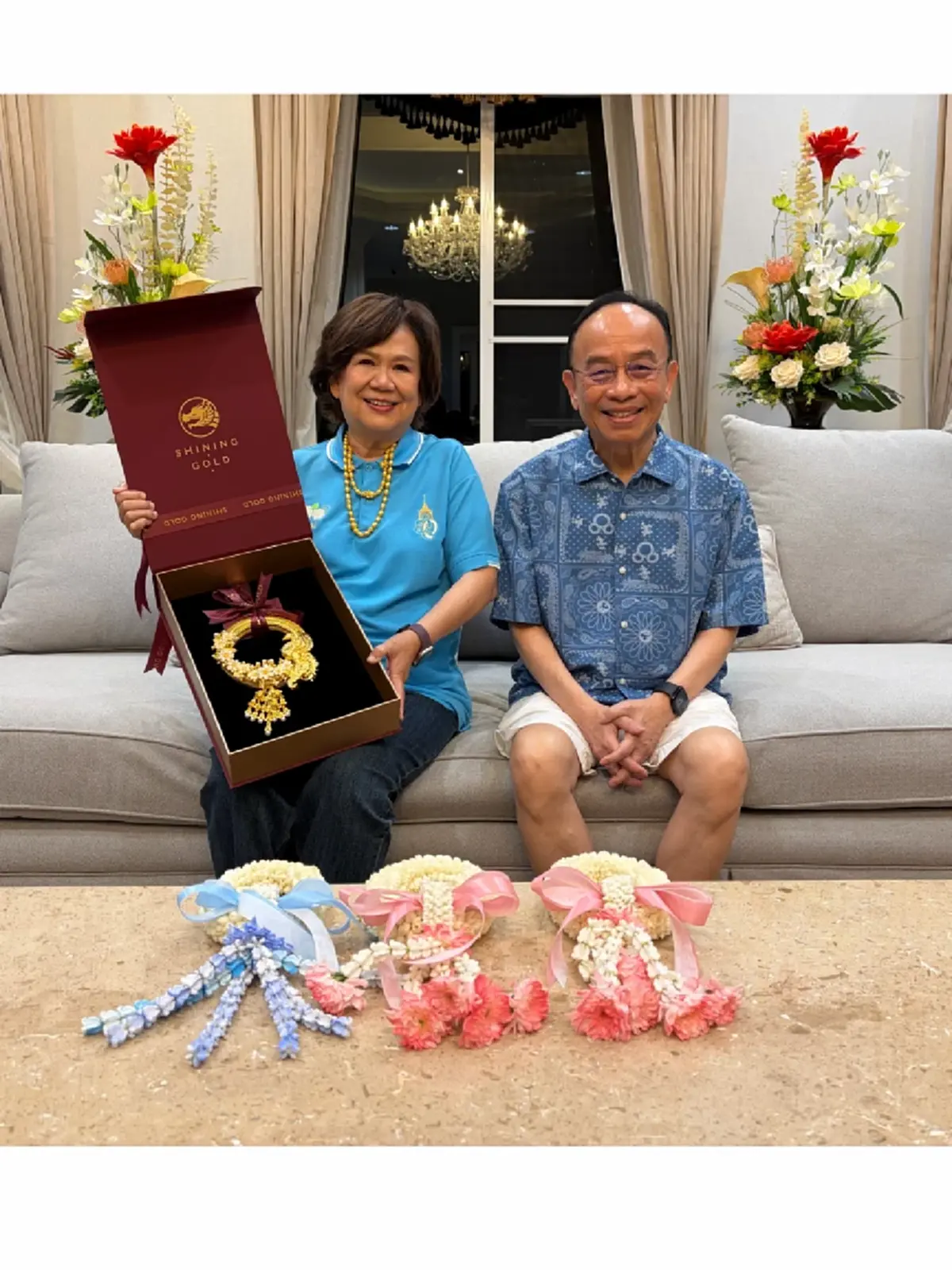 อลังการสมฐานะ  ‘พีท กันตพร’ มอบพวงมาลัยทองคำแท้กราบคุณแม่ 
