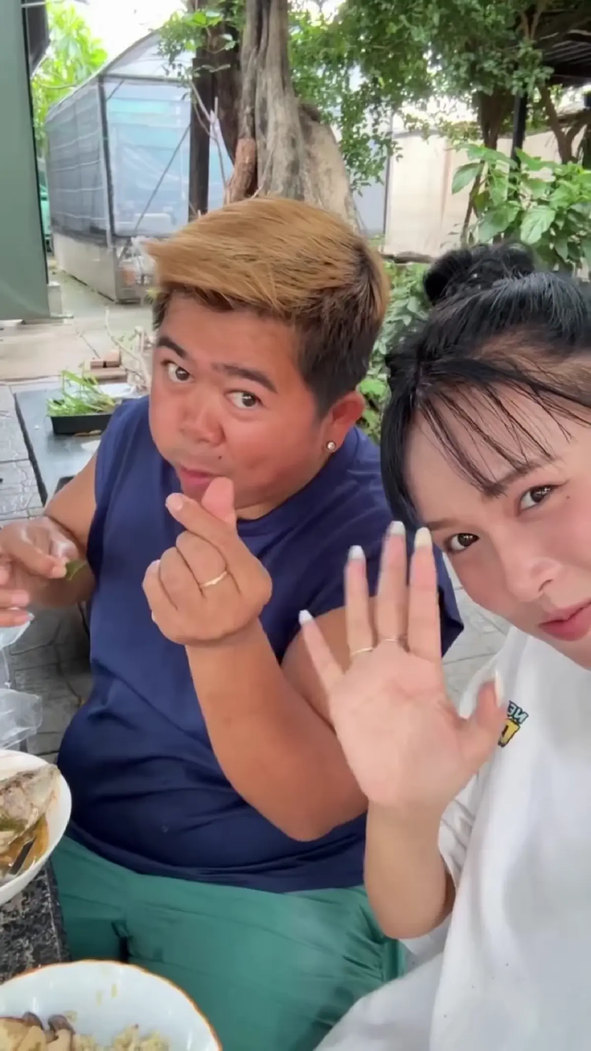 วิถีเรียบง่าย "โก๊ะตี๋" ควงหวานใจ หว่านแหจับปลา ทำอาหารสุดอบอุ่น