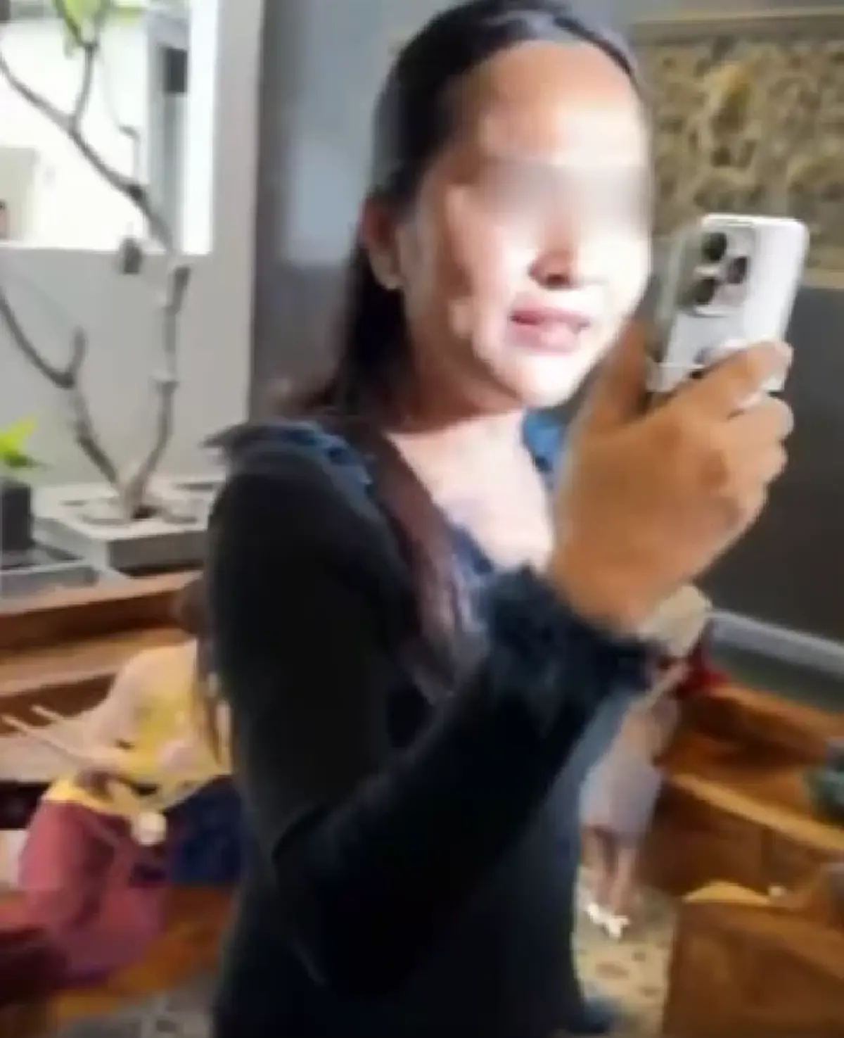 สาวใหญ่ลูกครึ่งไทย เดือดปกป้อง ชุดไทยจักรี หลังเห็นกัมพูชาใส่ถ่ายแบบ