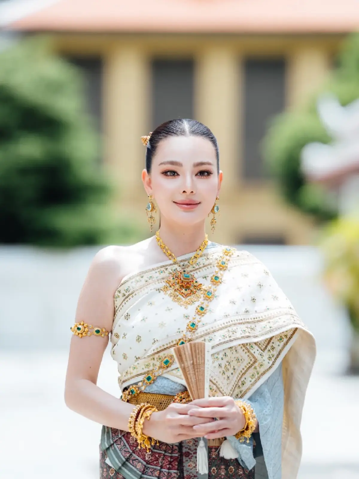  "ดิว อริสรา" สวมชุดไทย เผยภาพหวานคู่แฟนหนุ่ม  แฟนๆ แห่ลุ้นข่าวดี