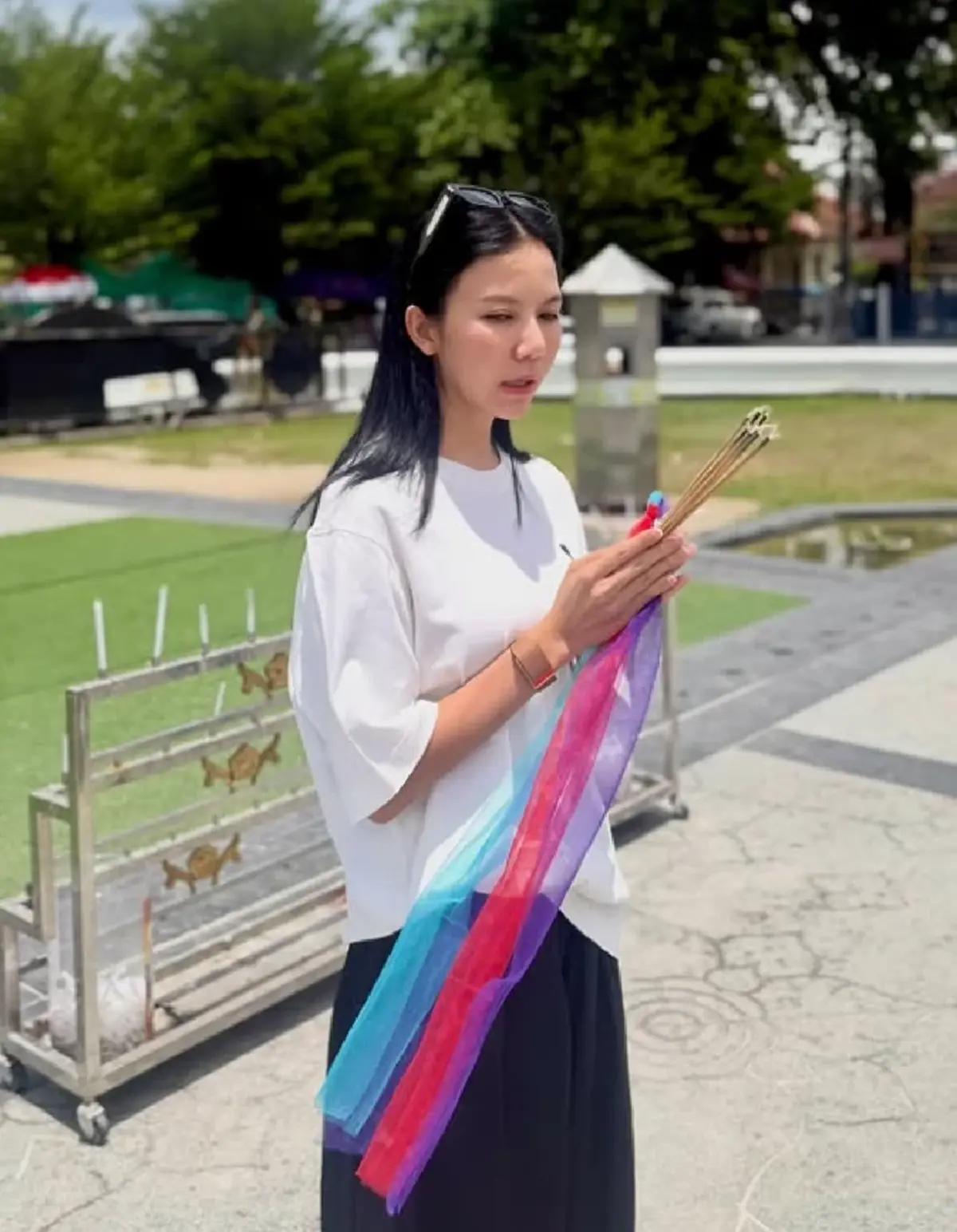 "จ๊ะ นงผณี" เผยตัวเลขมงคล จุดประทัดขอพรศาลหลักเมืองใต้