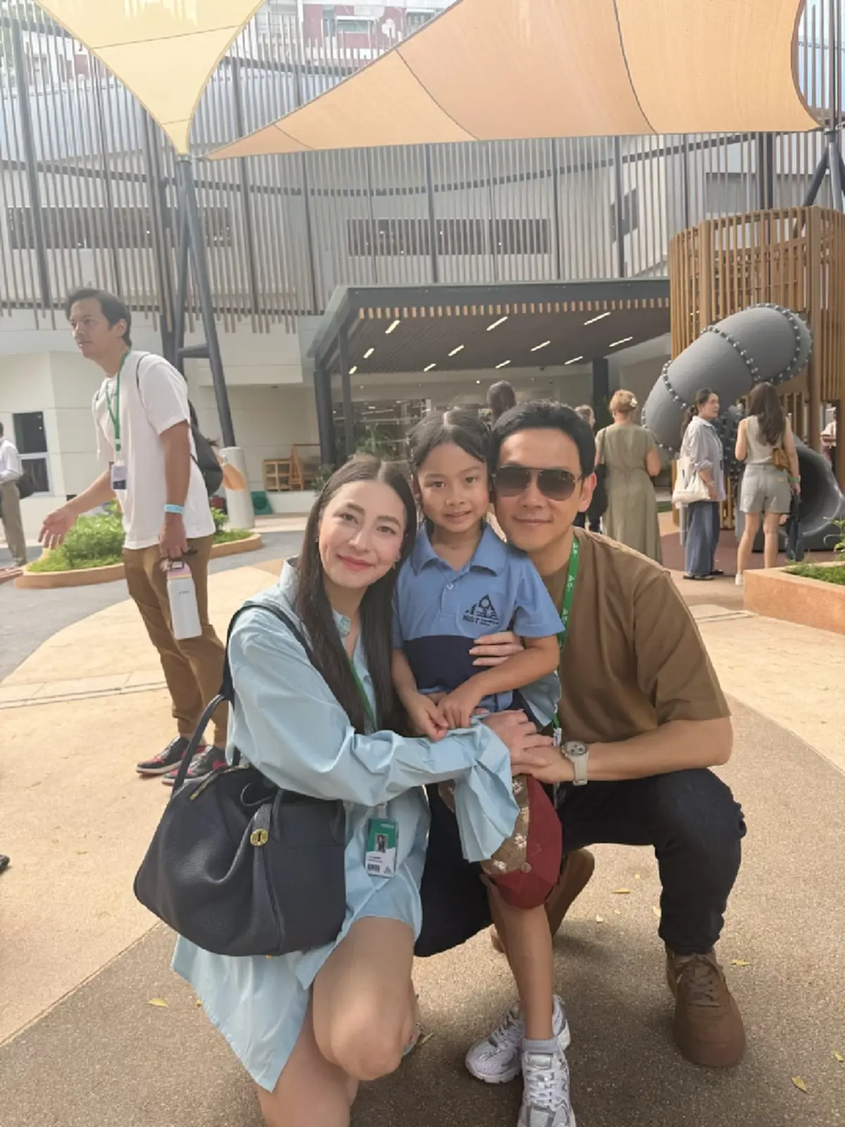 สู้เพื่อลูก  "นาตาลี-ฟลุค" จูงมือลูกสาวส่งเข้าโรงเรียนใหม่