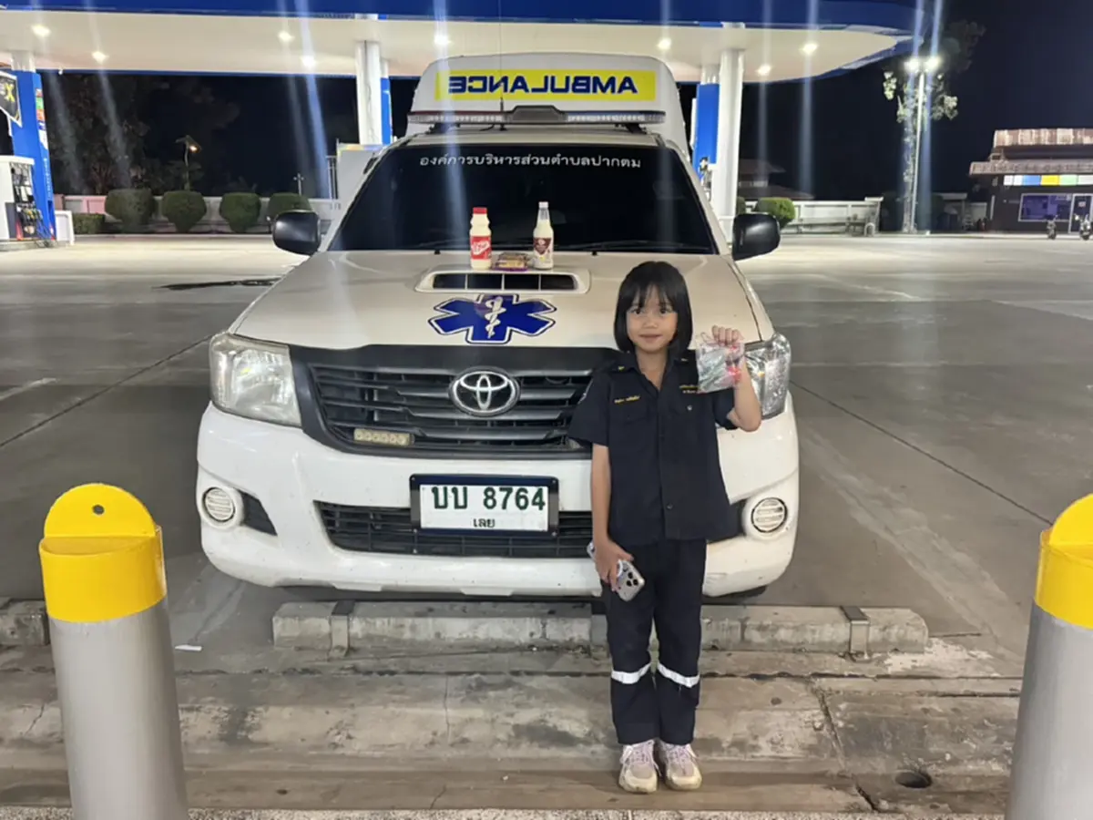 สาวท้องแก่สุดกลั้น คลอดลูกบนรถกู้ภัย แห่ส่องเลขทะเบียนรถสวย