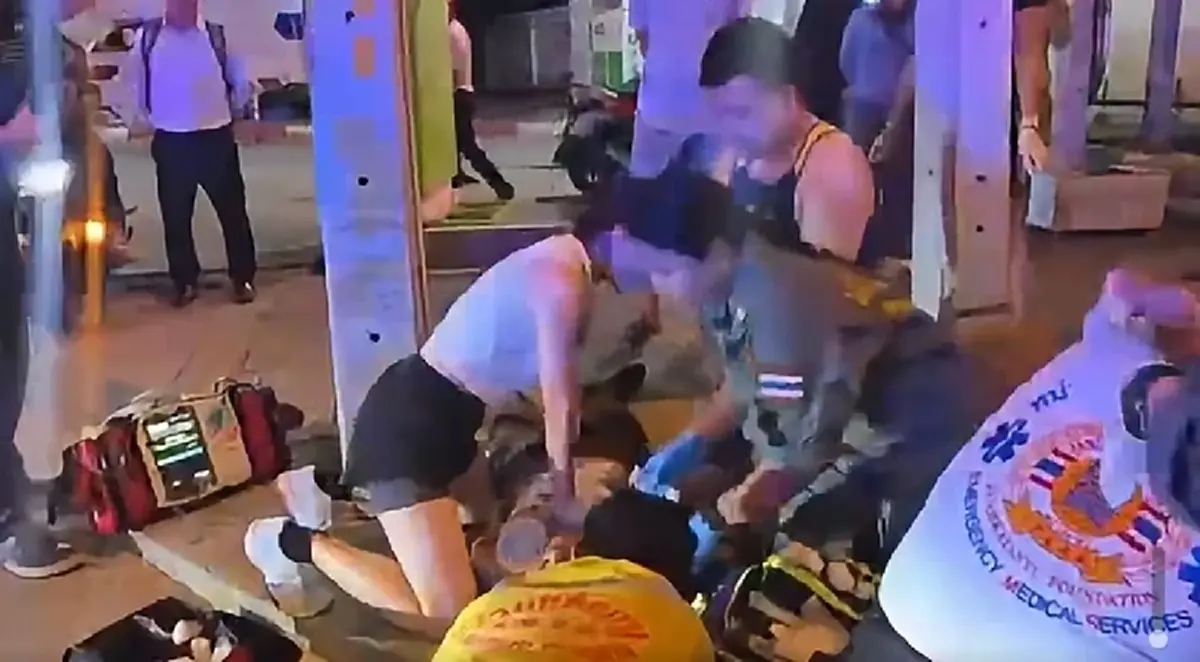 รู้แล้วใคร ฮีโร่สาวรีบจอดรถ ทำ CPR ช่วยคนเจ็บหมดสติกลางถนน