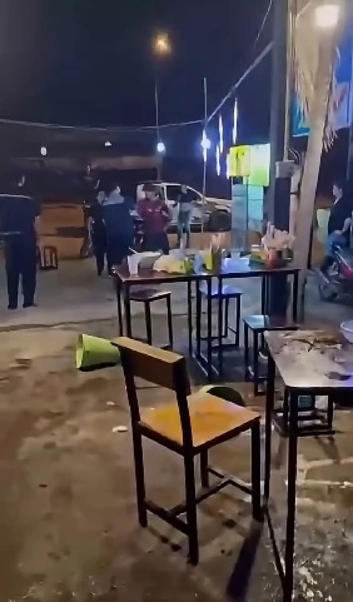 สุดห้าว "กระบะแต่ง" บุกพังร้านก๋วยเตี๋ยวเละ ล่าสุดไหว้สวยแล้ว