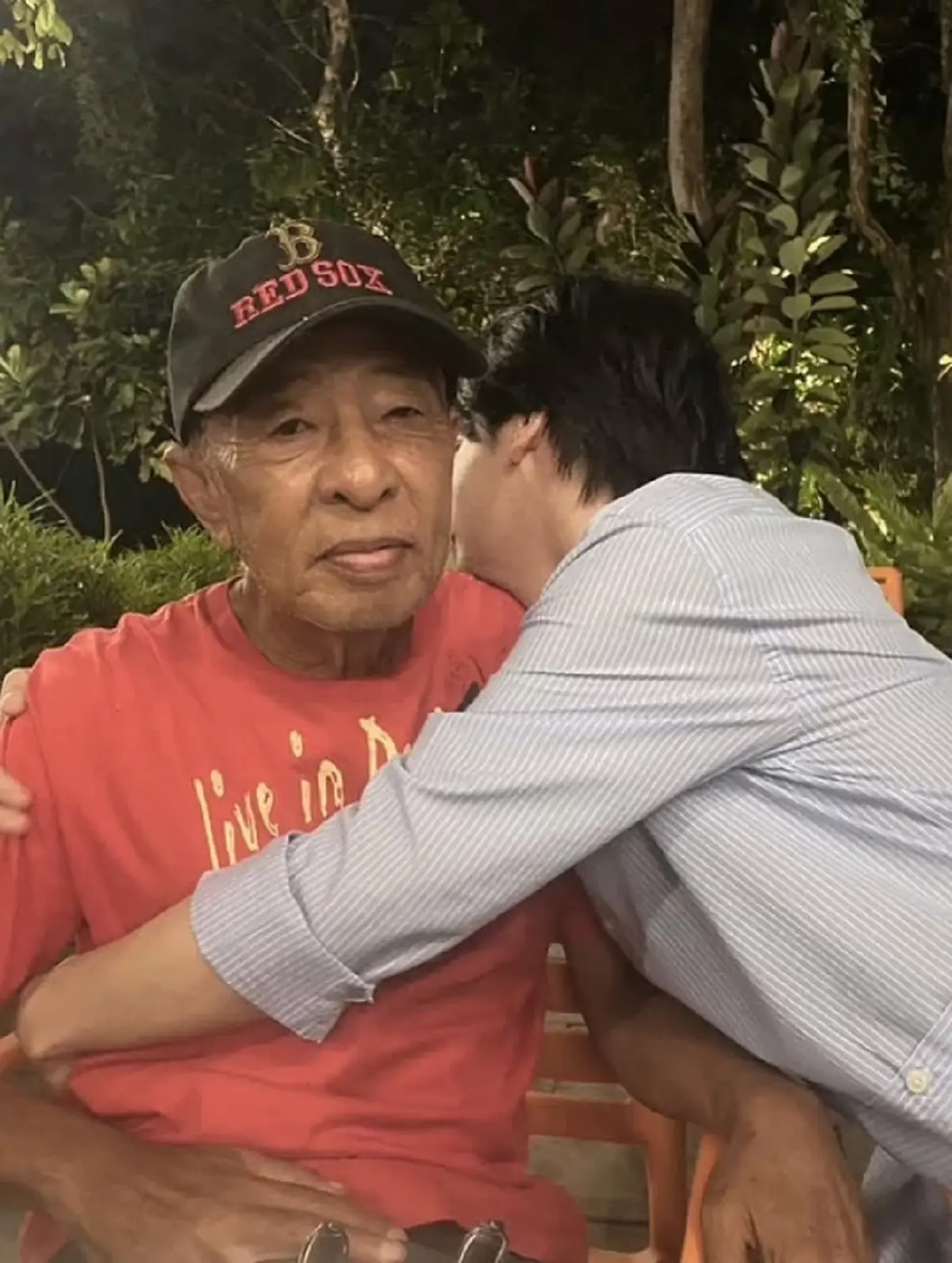 "ออย ธนา" โพสต์อาลัยคุณพ่อ เสียชีวิตอย่างสงบ เผยคำสัญญาจากใจลูก