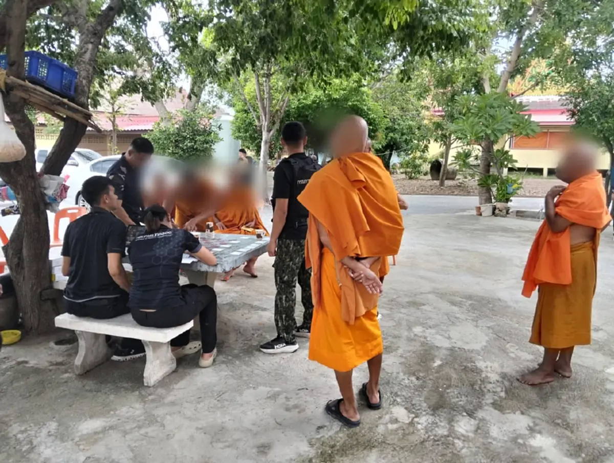พระวัดดังสองพี่น้อง ตัวสั่นตอนสวดมนต์ ค้นกุฏิเจอของน่าขนลุก