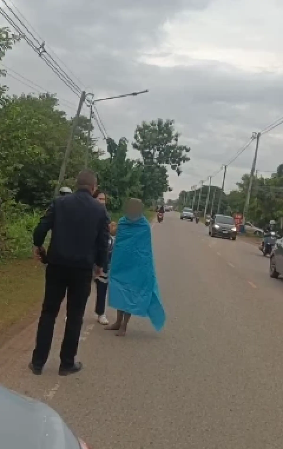 แตกตื่น สาวเดินล่อนจ้อน เพื่อนเผยชีวิต อดีตรวยมาก ใส่ทองเต็มตัว
