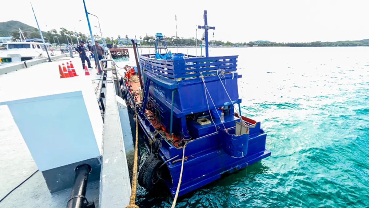 ทัพเรือภาค 1 สกัดจับเรือประมงดัดแปลง ซุกดีเซล 60,000 ลิตร
