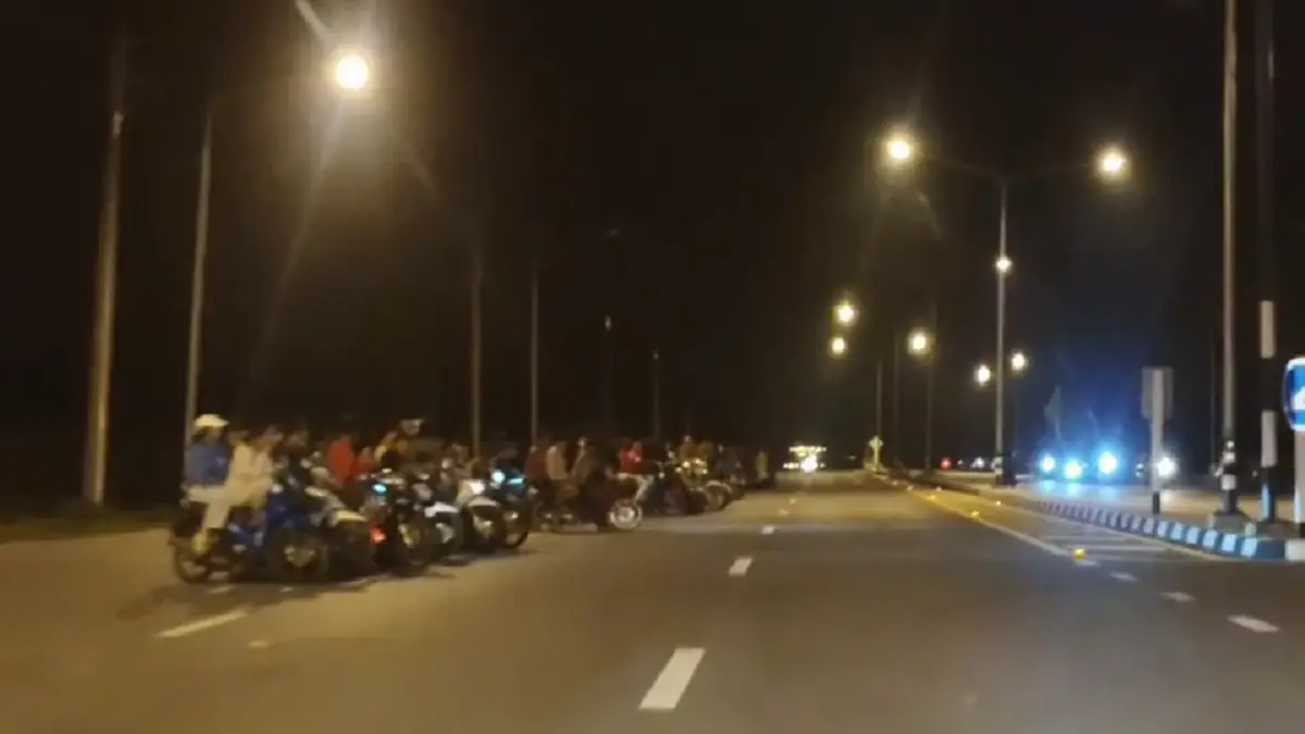 ชาวบ้านสตูลสุดทน! เด็กแว้น 500 คันยึดถนนซิ่ง ปาหินใส่บ้าน
