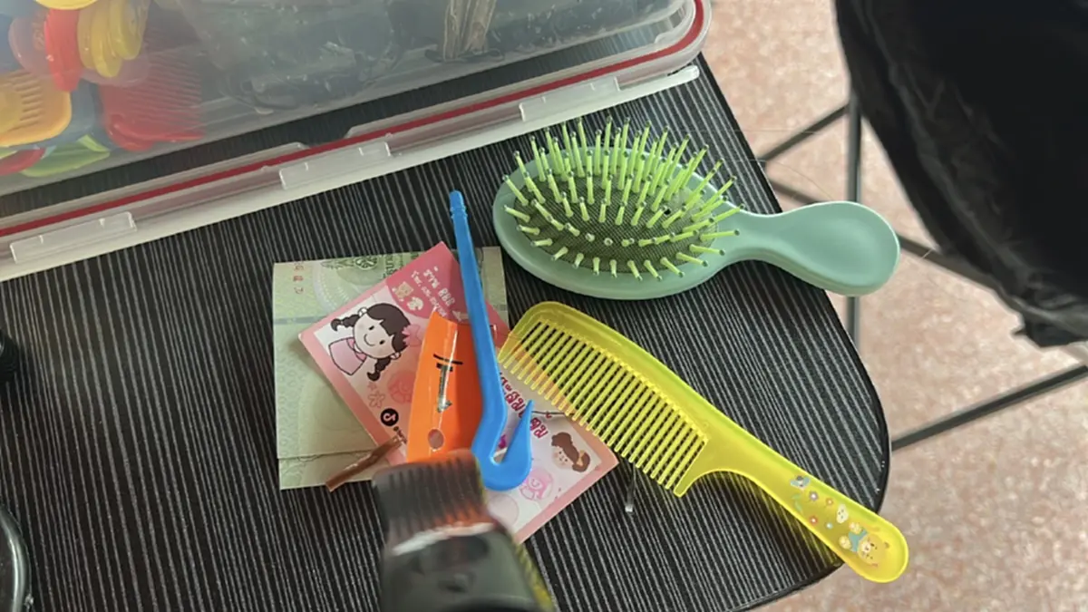 ชื่นชม! สาวอัยการอ่างทอง ถักเปียนักเรียน 20 บาทก่อนทำงาน