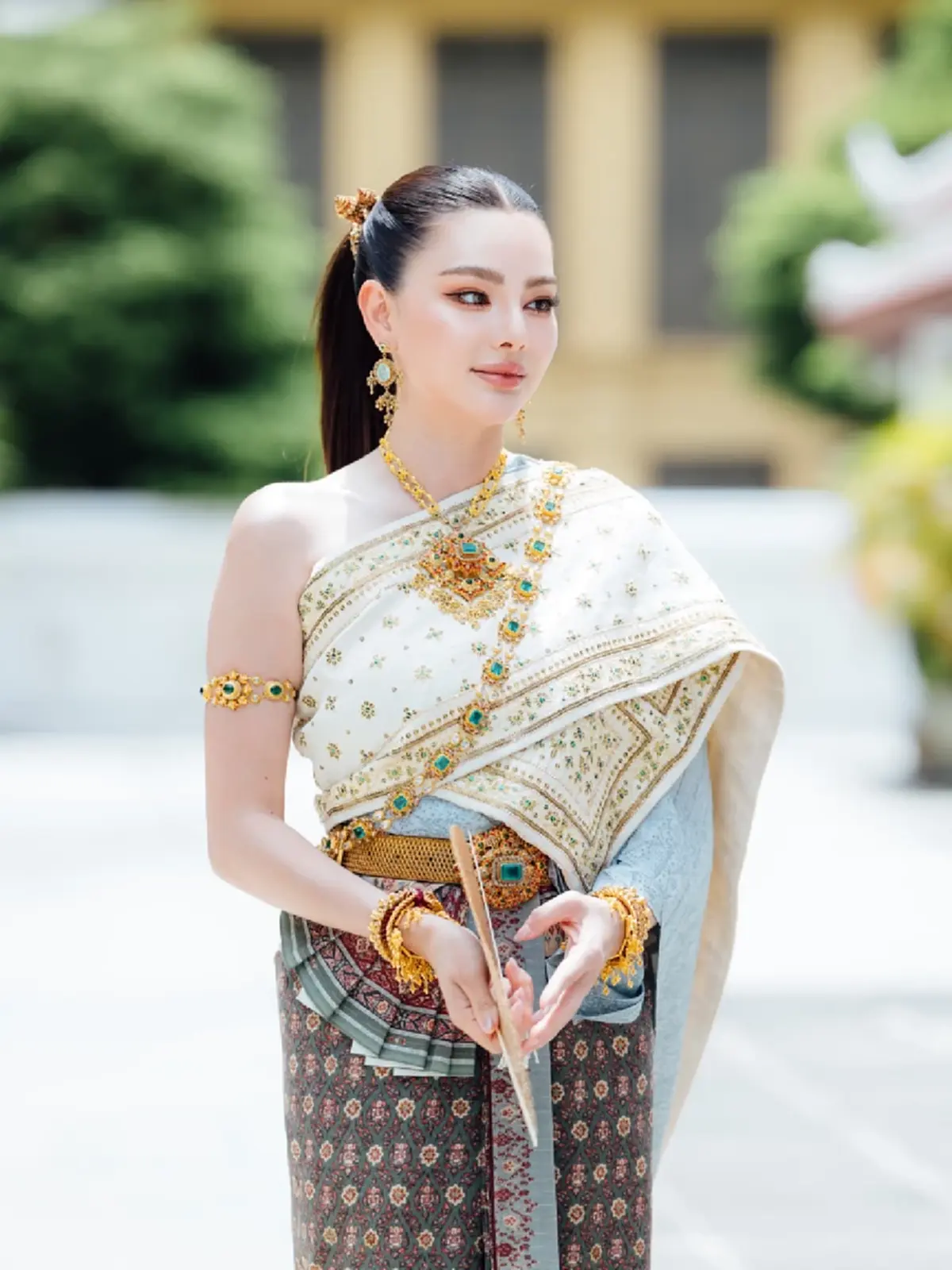 "ดิว อริสรา" สวมชุดไทย เผยภาพหวานคู่แฟนหนุ่ม  แฟนๆ แห่ลุ้นข่าวดี