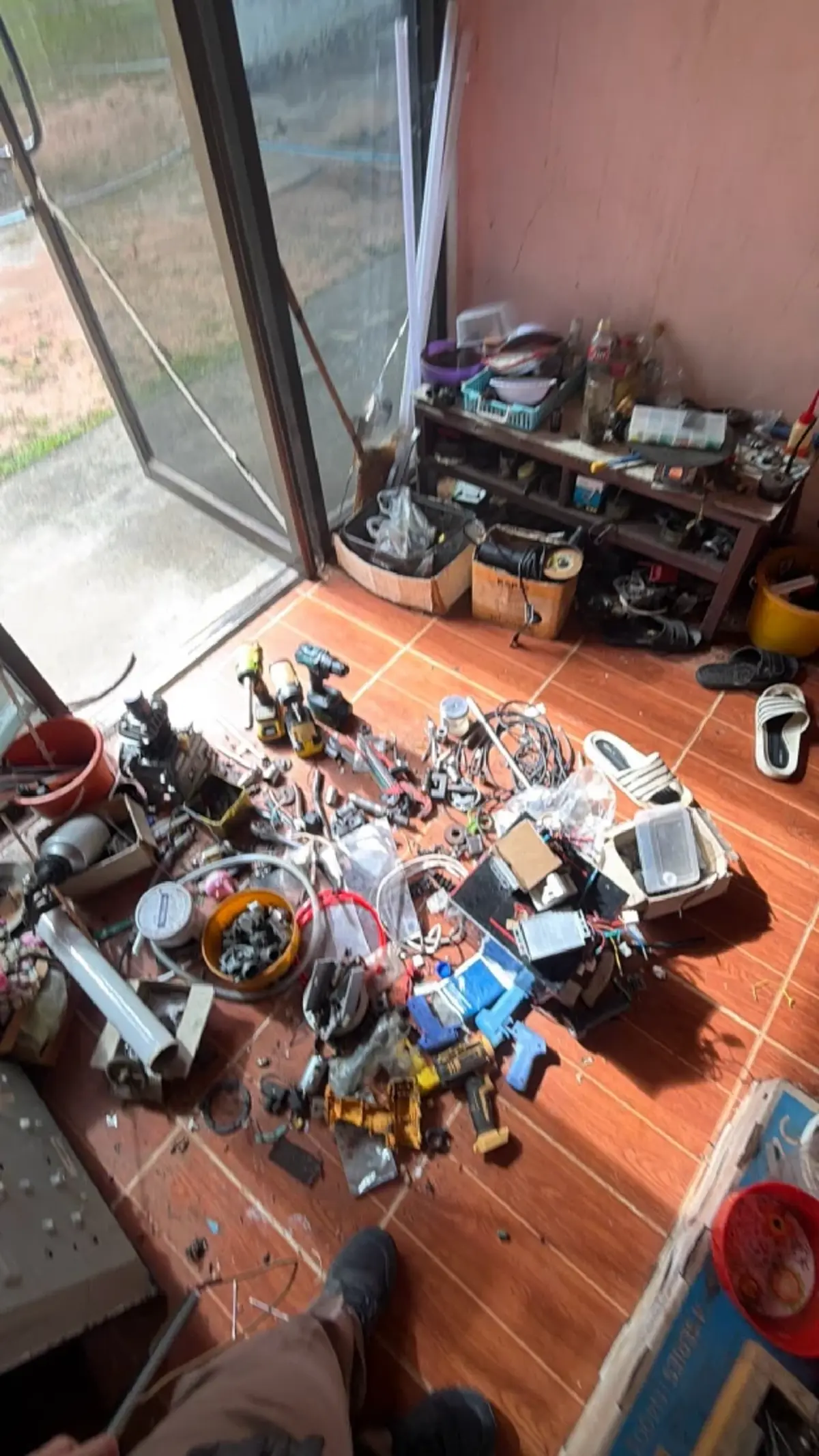 บุกวัดจับพระฉี่ม่วง! สารภาพซื้อยาบ้าเงินกิจนิมนต์เม็ดละ 50