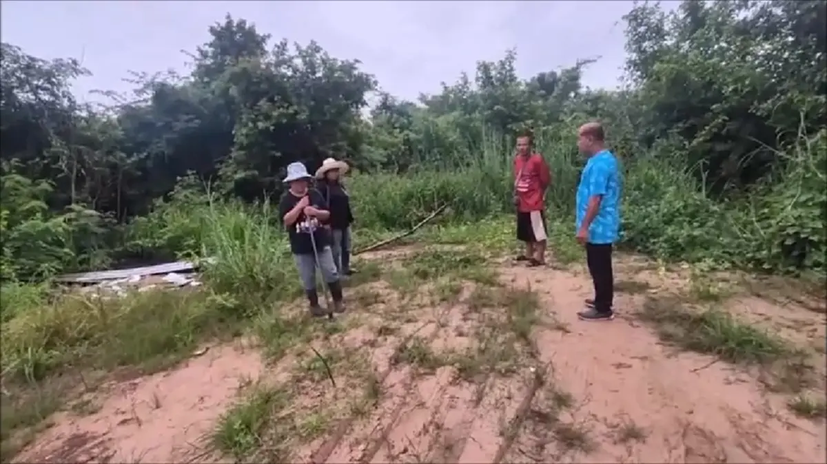 รถดูดส้วมมักง่ายทิ้งปฏิกูลริมทางอุดรฯ ฝนตกขี้ทะลักท่วมถนน