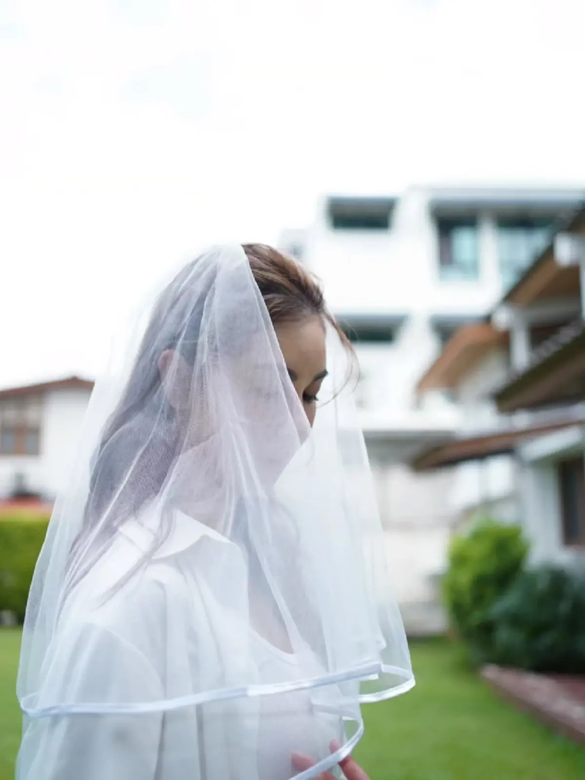 แฟนๆลุ้นหนักมาก  แบงค์ พชร ลงภาพ โบว์ เบญจวรรณ ในลุคเจ้าสาว