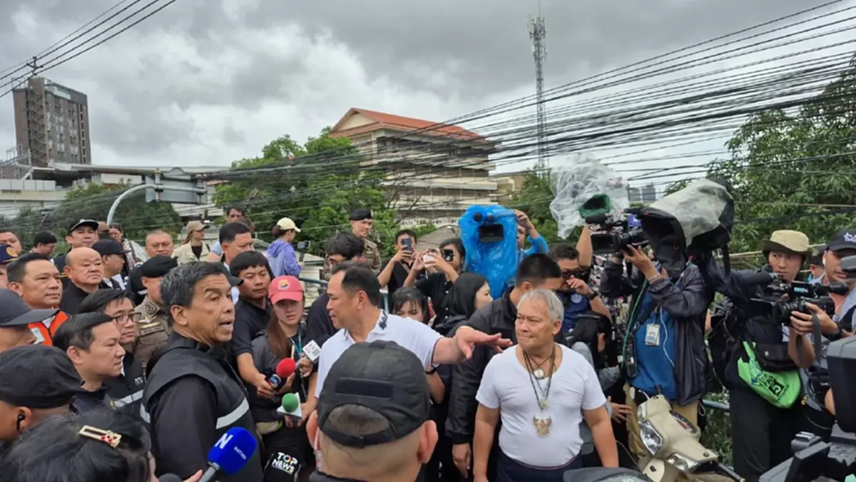 "นายกฯ อนุทิน" นำทีมลงพื้นที่เขตหลักสี่ ติดตามการแก้ปัญหาอุทกภัย
