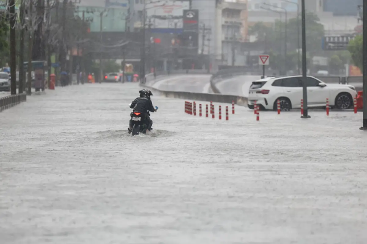 กทม. สั่งปิดโรงเรียนในสังกัด 28 ก.ย. 69 หลังฝนตกหนัก น้ำท่วมขัง