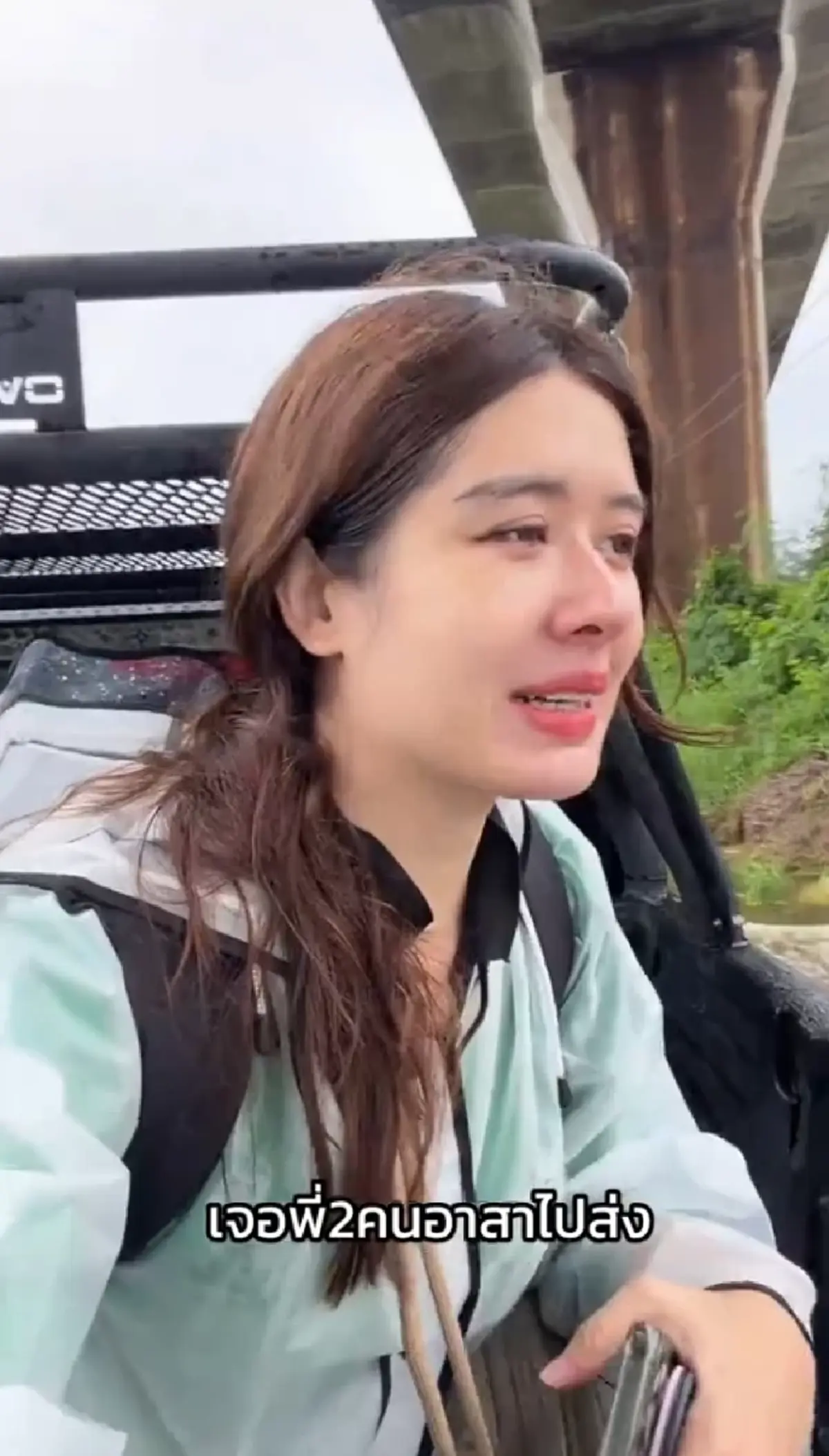 "มิ้นท์ นวินดา" กลั้นน้ำตาไม่อยู่ เจอน้ำใจคนไทยกลางวิกฤตน้ำท่วม