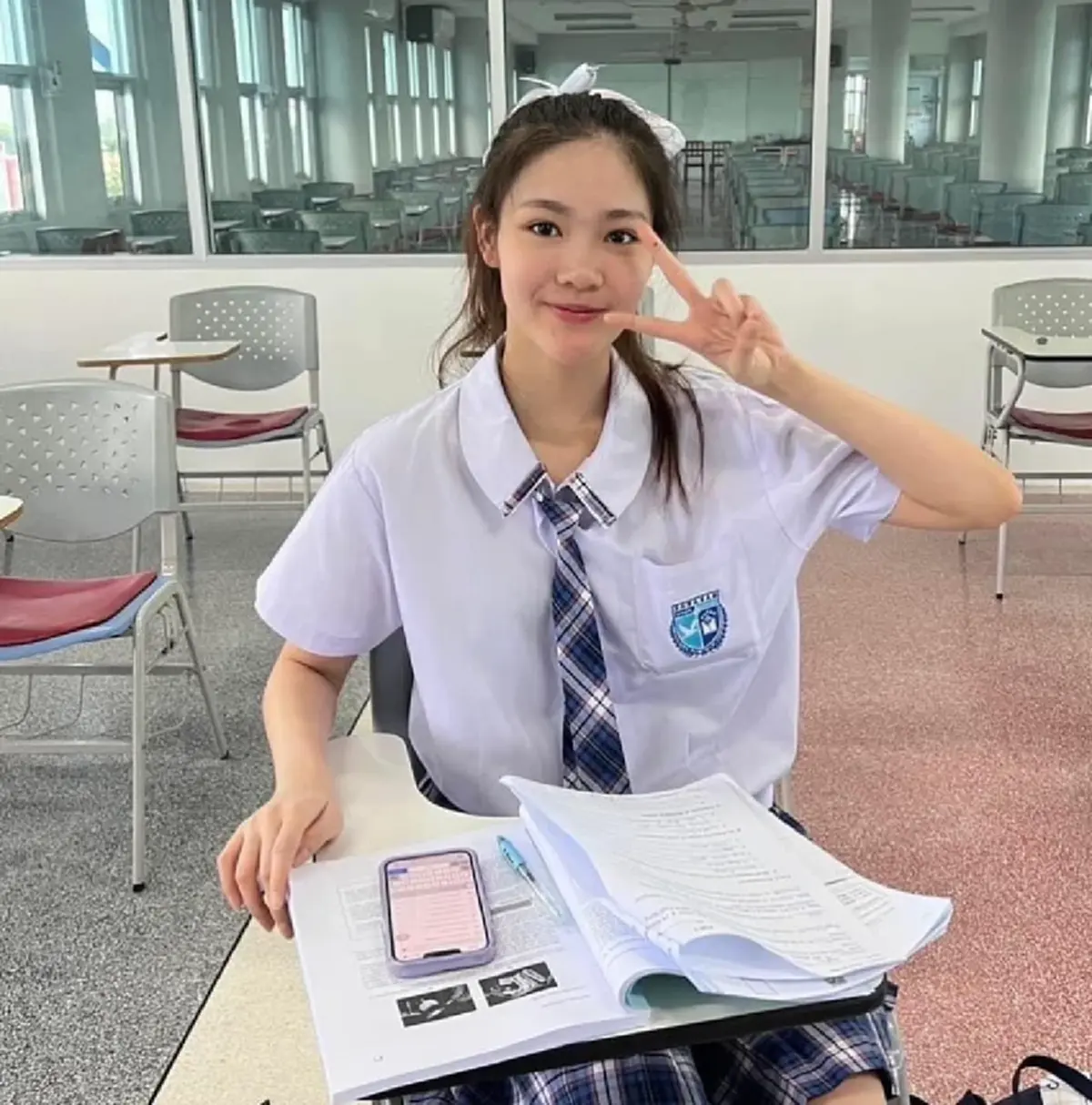 รู้จัก "น้องพิ้งค์ พิชฌามลณ์" นักตบลูกขนไก่สาววัย 18 ปี ดีกรีไม่ธรรมดา