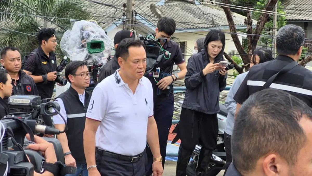 "นายกฯ อนุทิน" นำทีมลงพื้นที่เขตหลักสี่ ติดตามการแก้ปัญหาอุทกภัย