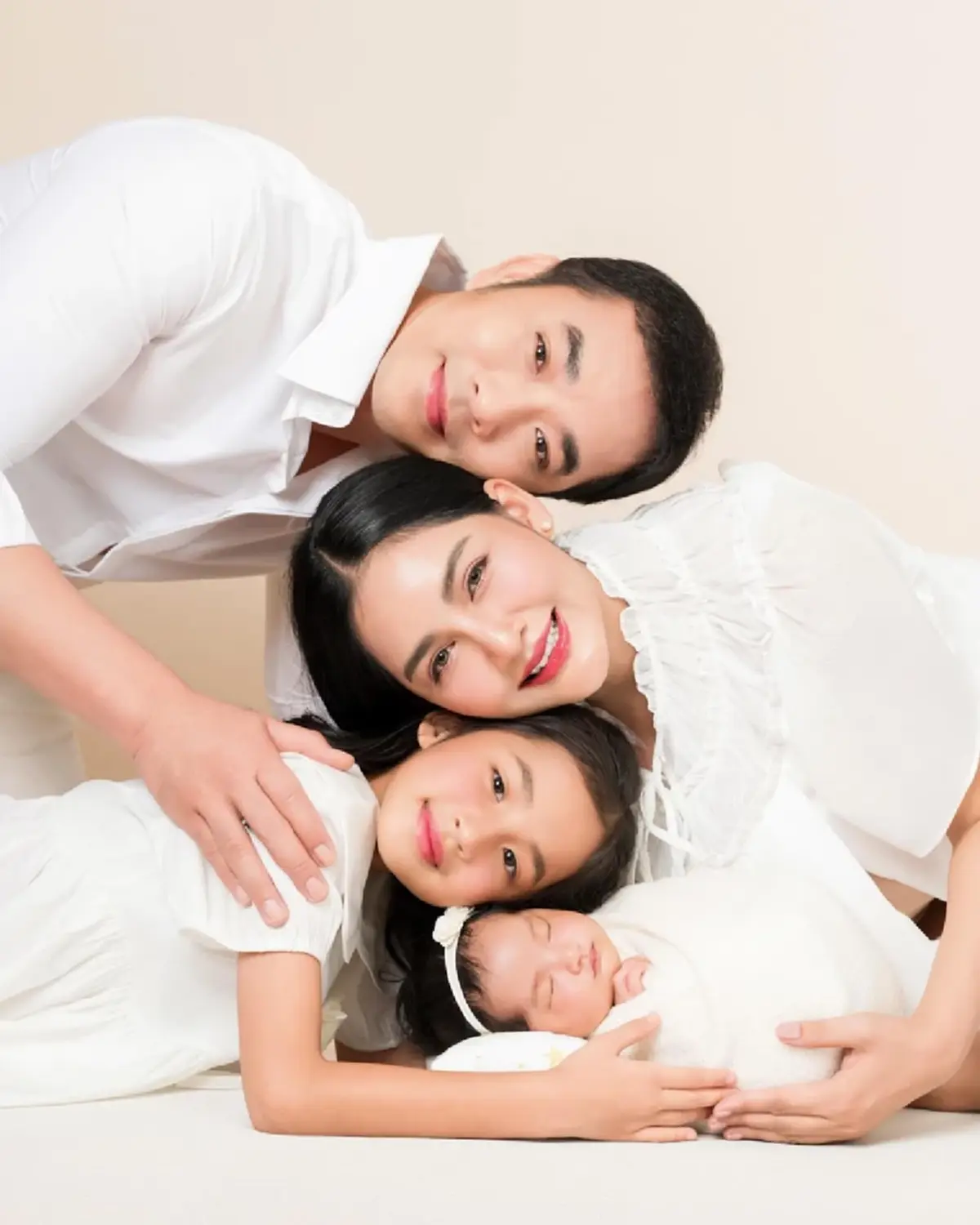 เก่งมาก  ลูกสาว เจมส์ เรืองศักดิ์ คว้าเหรียญเงินประเดิมแข่งสเก็ต