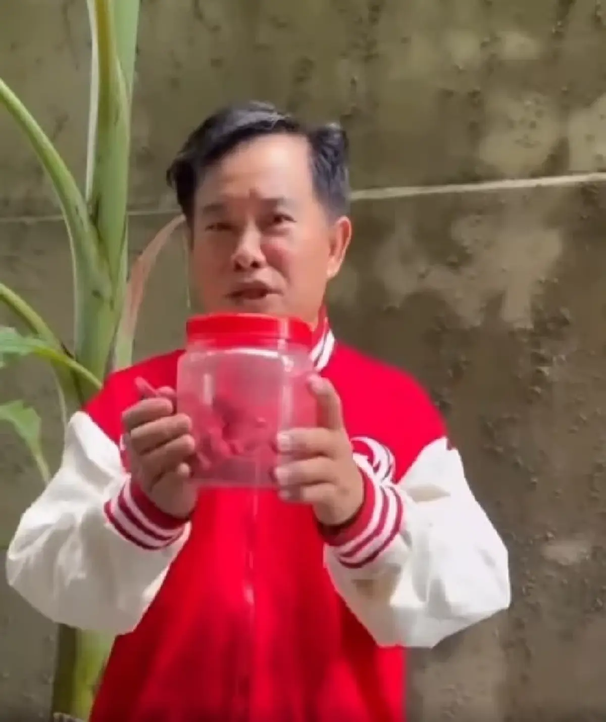 ส่อง มนต์สิทธิ์ คำสร้อย โชว์จุดเลขธูปมงคล สะดุดตาเลขที่จุดได้