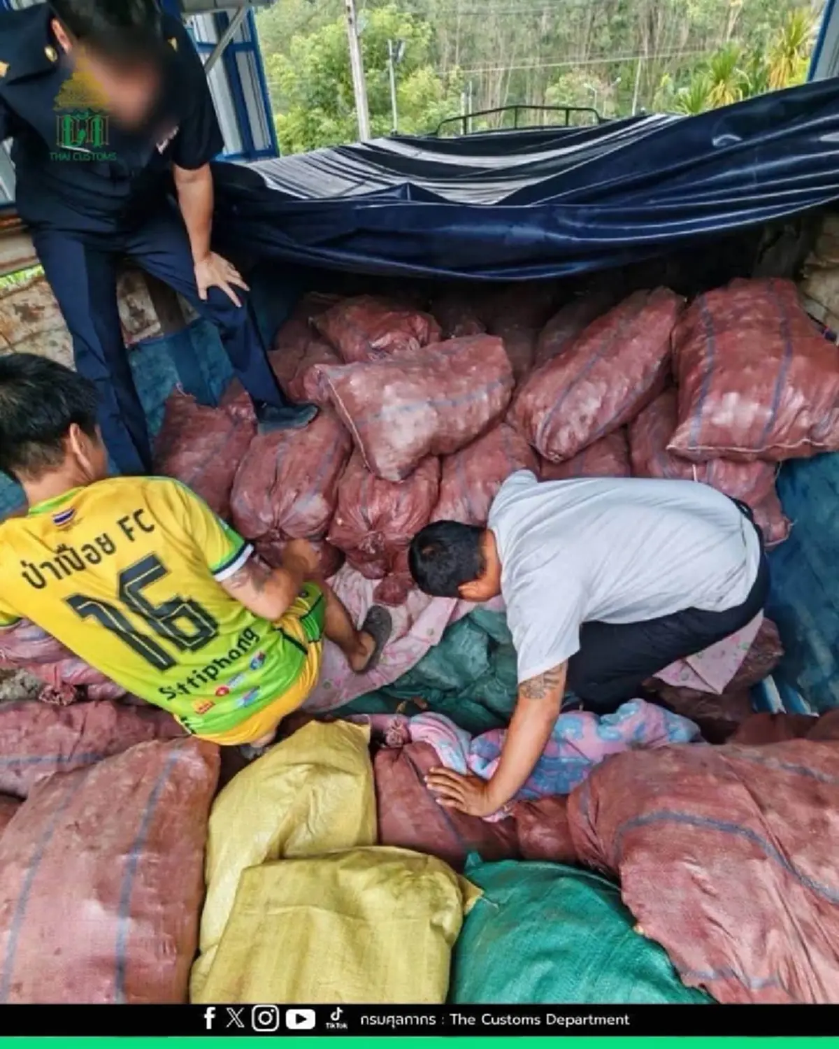 สกัดหมูเถื่อน! ศุลกากรดัดหลังขบวนการใหญ่ยึดของกลางลอตใหญ่ 16.4 ตัน