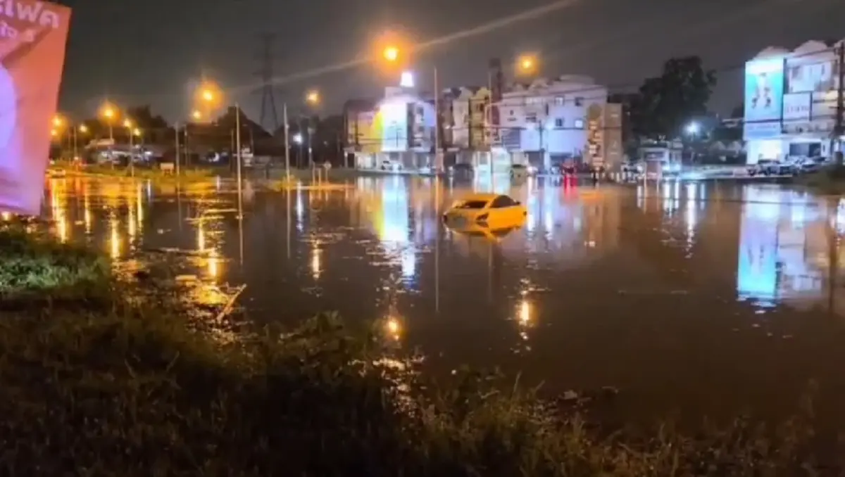 น้ำท่วมระยองซ้ำซาก 10 ปี! ฝนตกแค่ 35 มม. เมืองจมบาดาล รถดับกลางน้ำ