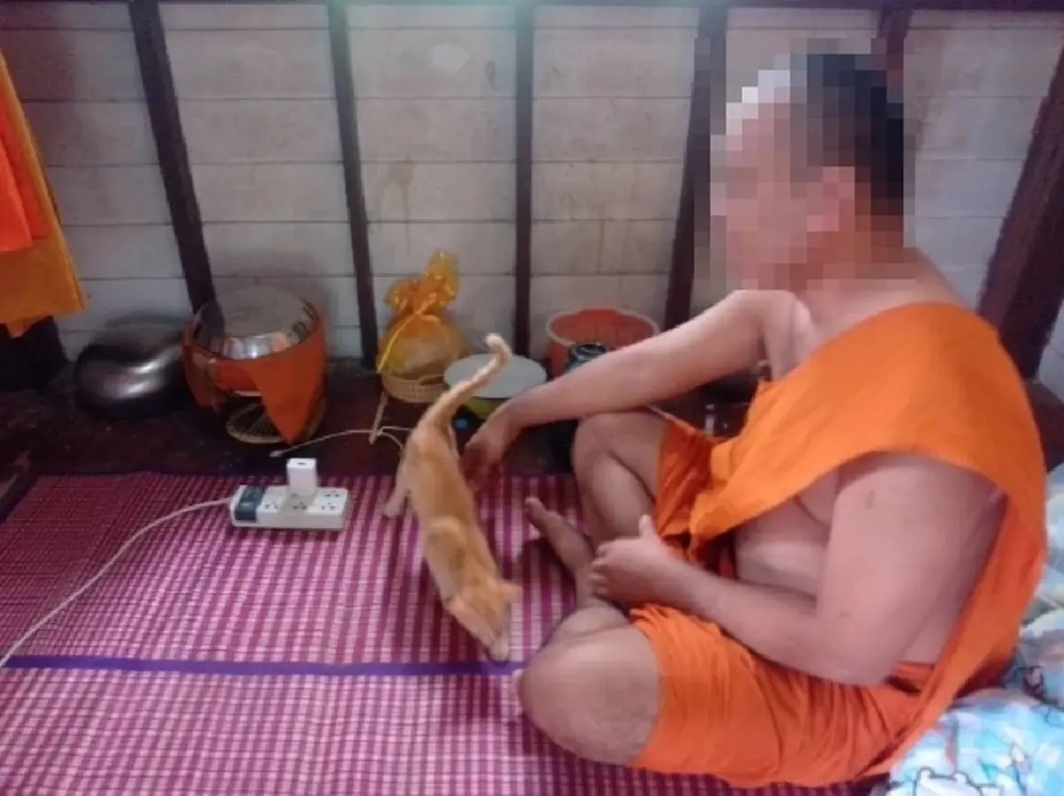 ผ้าเหลืองก็ไม่เว้น! ตำรวจบุกตรวจวัด พบพระ-เณร 4 รายมีสารเสพติด