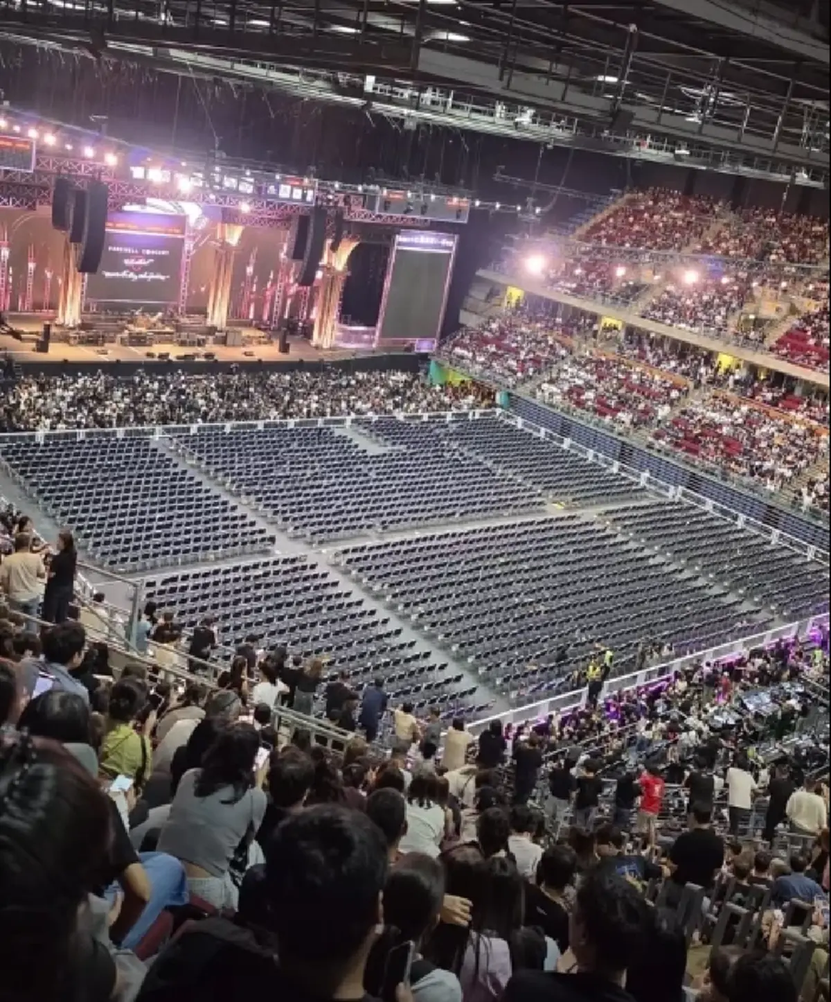 "วิศวกรดัง" พูดแล้ว จุดน่าห่วงพื้น VIP คอนเสิร์ตอัสนี-วสันต์ ทรุด