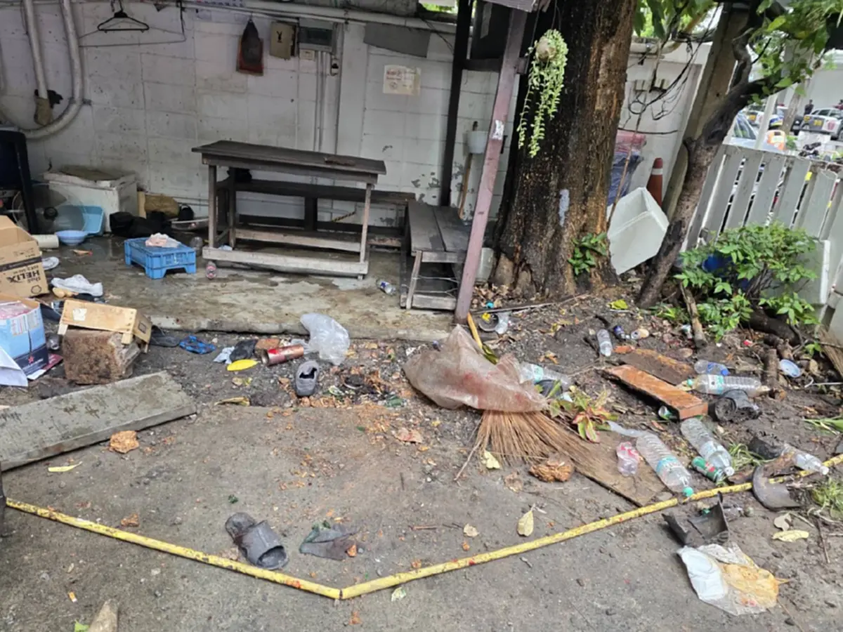 ระทึกกลางอโศก! ชายคลั่งไล่ทำร้ายชาวบ้าน-พังร้านค้าบาดเจ็บหลายราย
