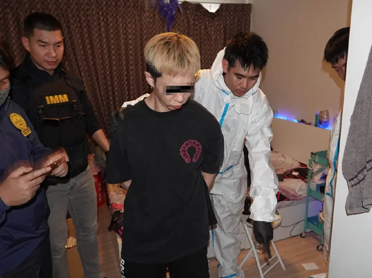 บุกจับหนุ่มสิงคโปร์ หนีคดียา สั่งสารพิษร้าย-สารระเบิด คาคอนโด