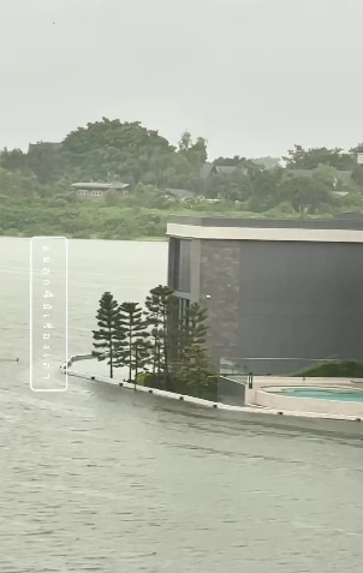 บ้าน 100 ล้าน ริมทะเลสาบ น้ำท่วมสูงกว่า 3 เมตร เจ้าของต้องอพยพด่วน