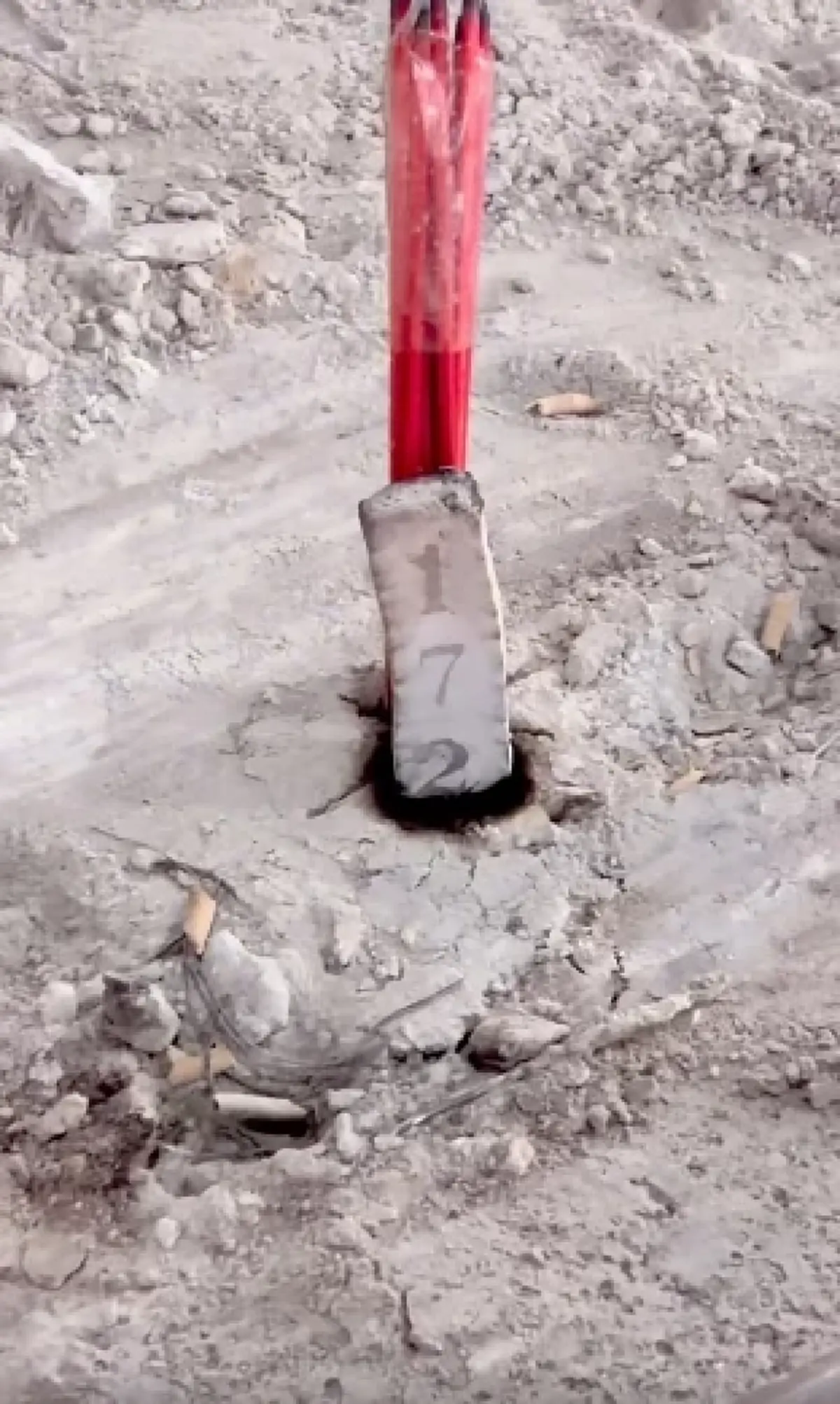บอล เชิญยิ้ม จุดเลขธูป-ล้วงไหเลขมงคล ฮือฮาได้เลขใกล้เคียงกัน