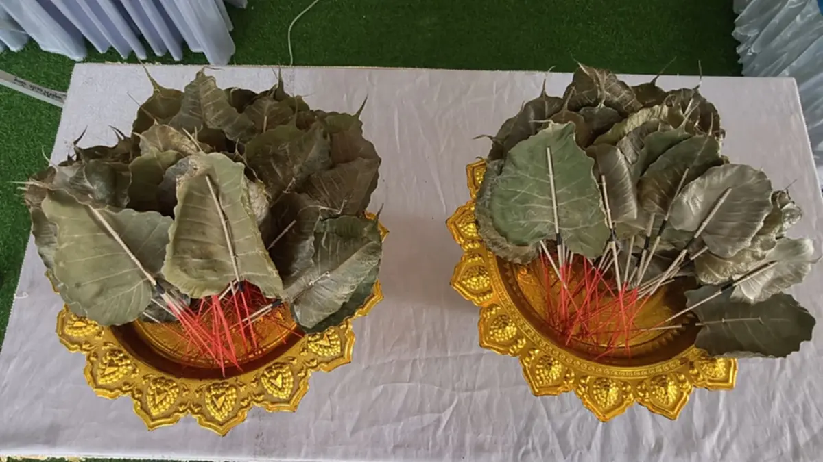 สุดซึ้ง! งานศพเรียบง่าย ใช้ใบโพธิ์แห้งแทนดอกไม้จันทน์