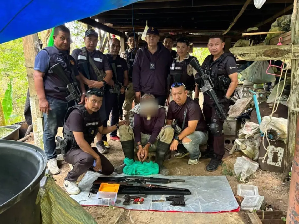 ไม่ธรรมดา! รวบชายกลางภูเก็ต พบปืน 3 กระบอก-กระสุนเพียบ