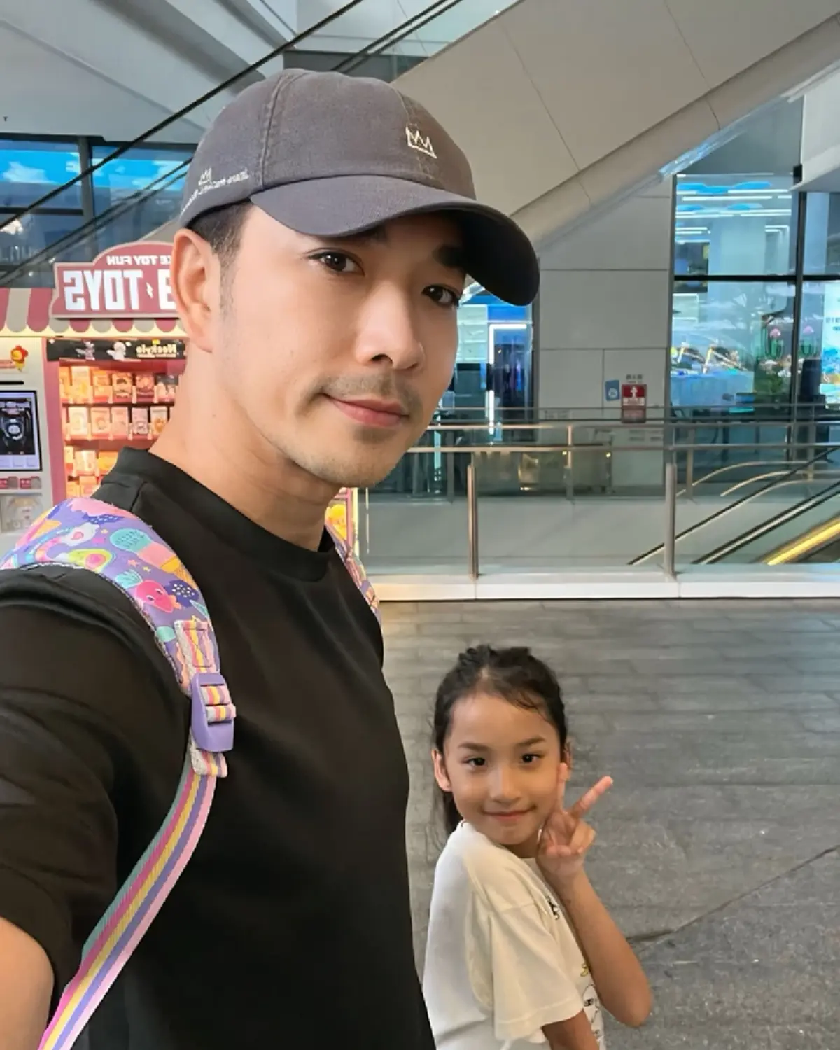 เก่งมาก  ลูกสาว เจมส์ เรืองศักดิ์ คว้าเหรียญเงินประเดิมแข่งสเก็ต