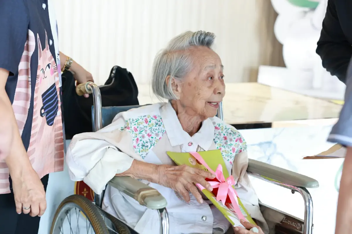 สาธุกุศลใหญ่ นาวาอากาศเอกพิเศษหญิง มอบที่ดิน 4 แปลงให้ รพ.สงฆ์