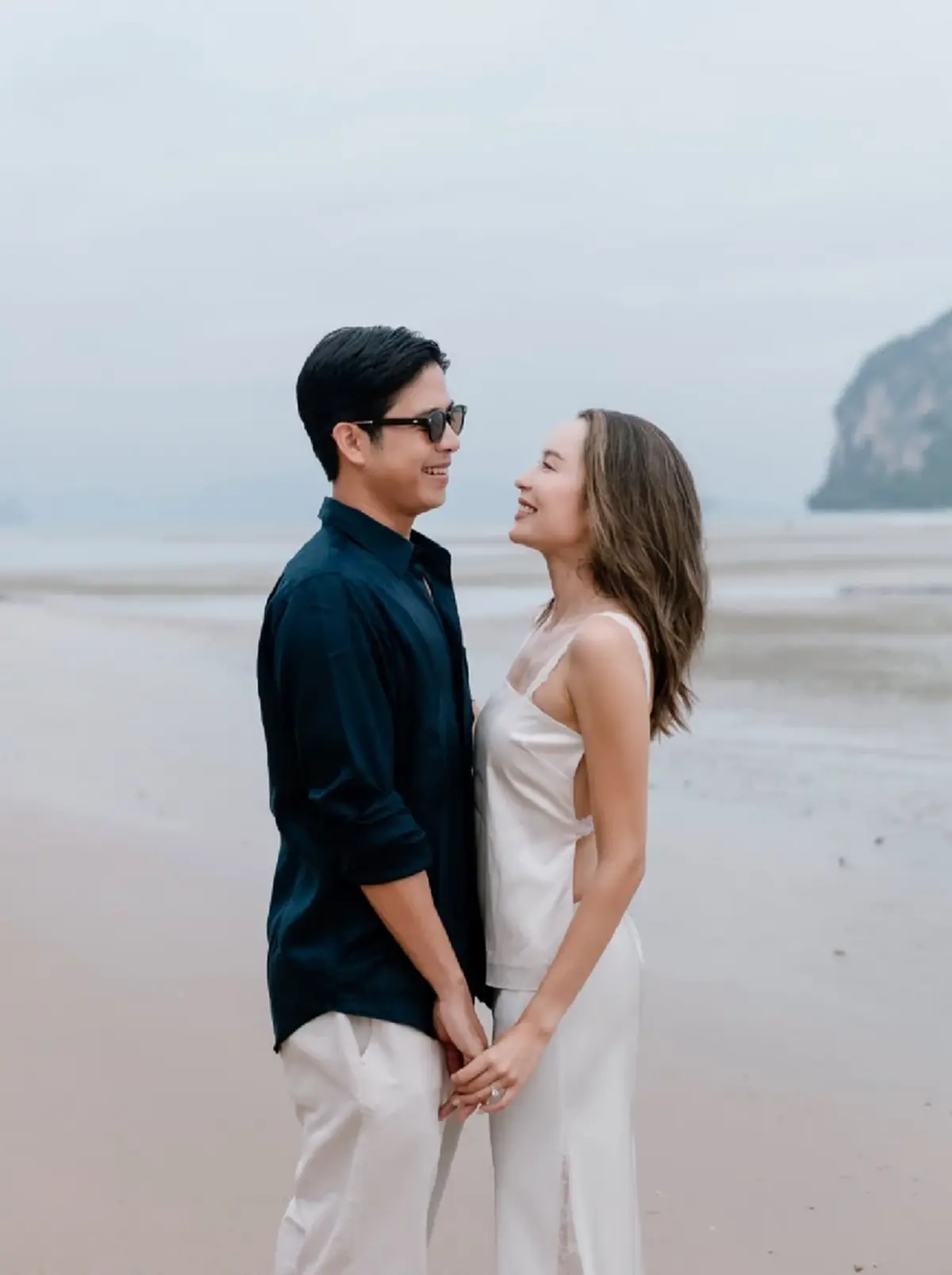 เซอร์ไพรส์ ดาราสาวดัง ถูกแฟนหนุ่มคุกเข่าขอแต่งงาน สุดโรแมนติก