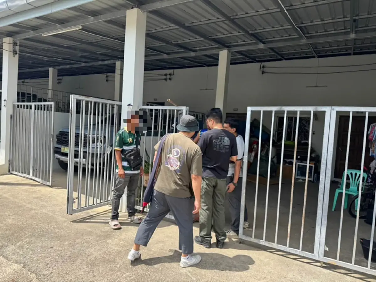 ไม่พอใจถูกมองหน้า! หนุ่มวัย 46 เดือด ควงอาวุธตามขู่ผัวเมียนมา