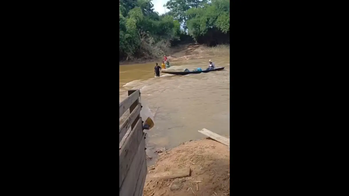 น้ำป่าซัดสะพานขาด! เกษตรกรมุกดาหารวอนสร้างสะพานถาวร