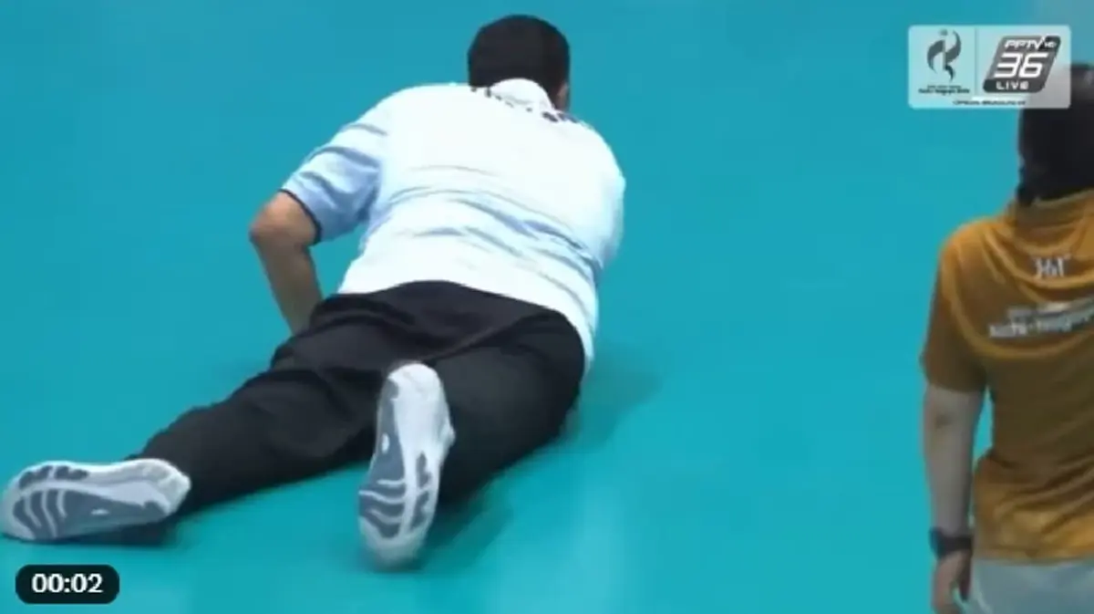 เอ็นดู "โค้ชอ๊อต" หลบลูกวอลเลย์บอล แต่ FC หลุดโฟกัสที่ "เฝิง คุน"