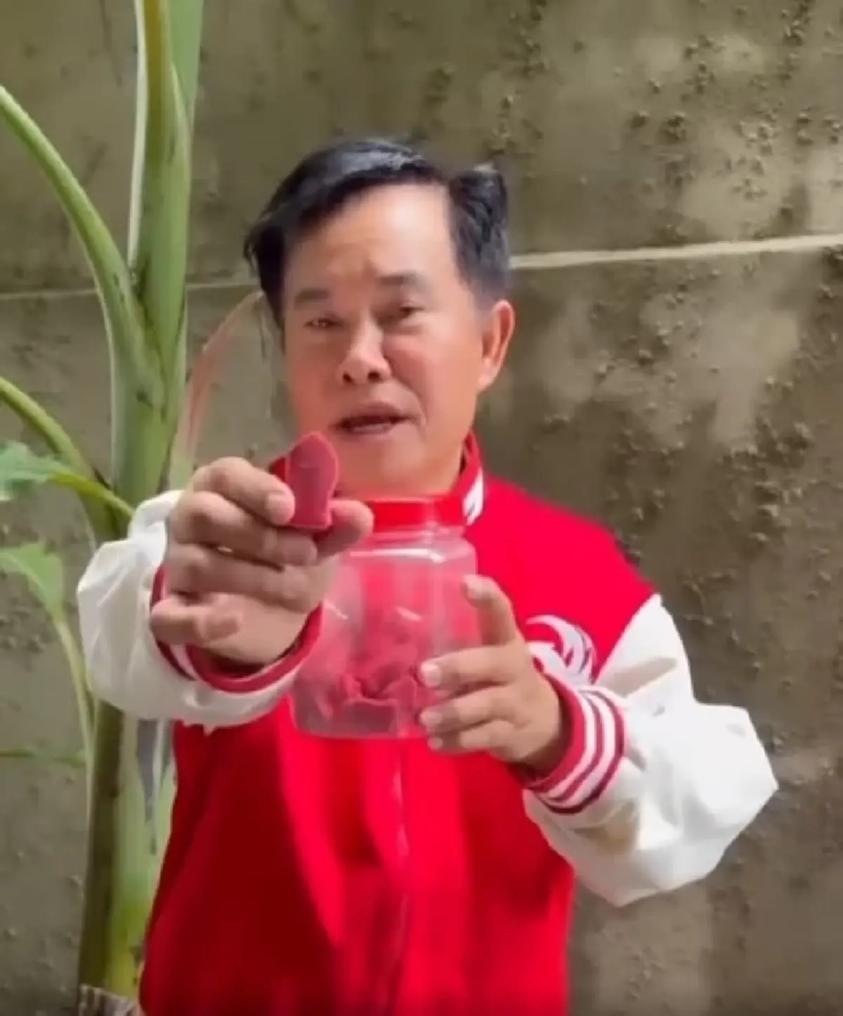 ส่อง มนต์สิทธิ์ คำสร้อย โชว์จุดเลขธูปมงคล สะดุดตาเลขที่จุดได้