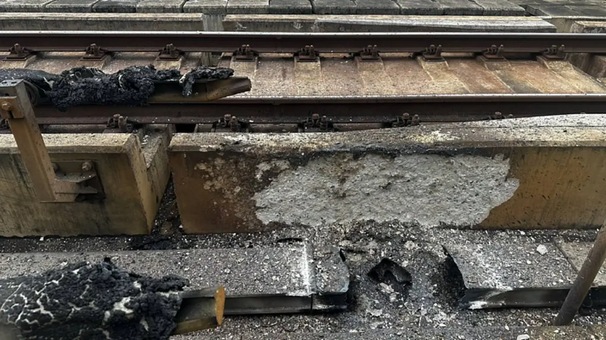 ภาพล่าสุด ไฟไหม้รางรถไฟฟ้า MRT เตาปูน ตรวจสอบแล้วเจอสาเหตุ