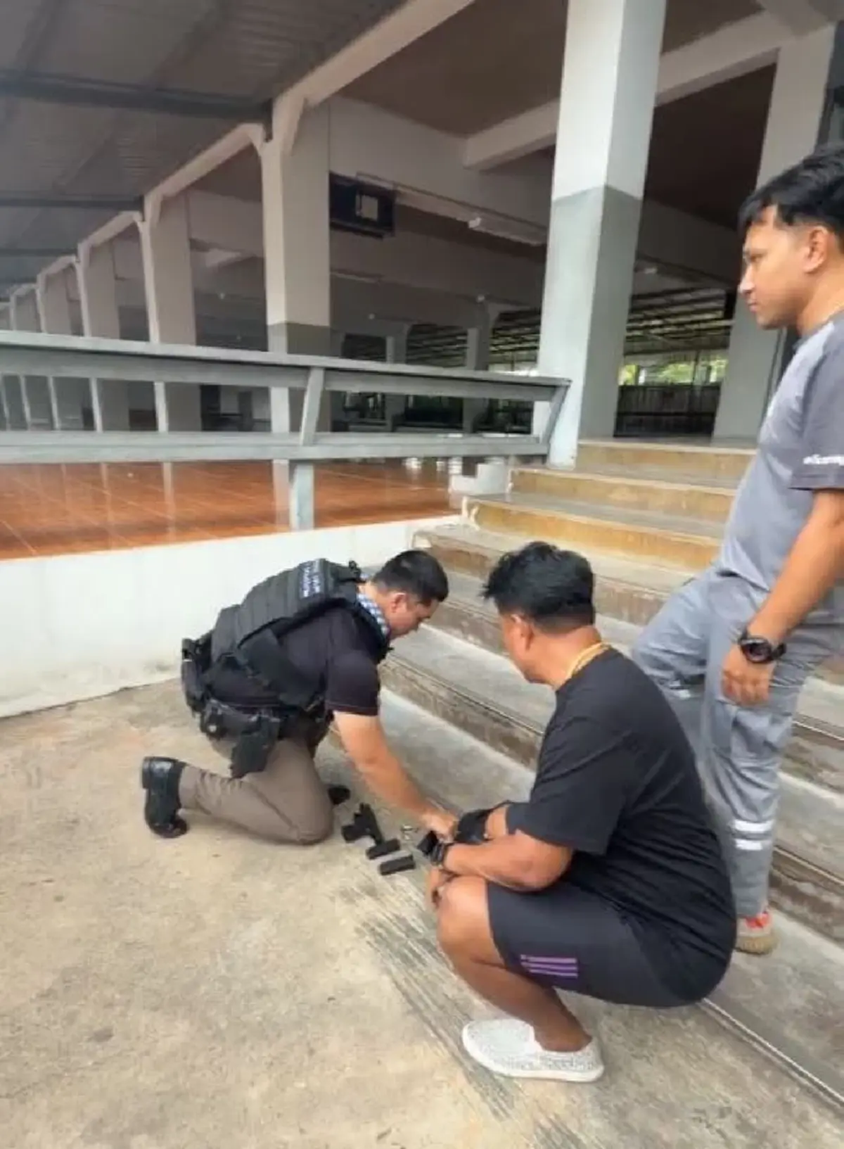 ด่วน วัยรุ่นชายควง 9 มม. บุกกราดในโรงเรียนดังกำแพงเพชร