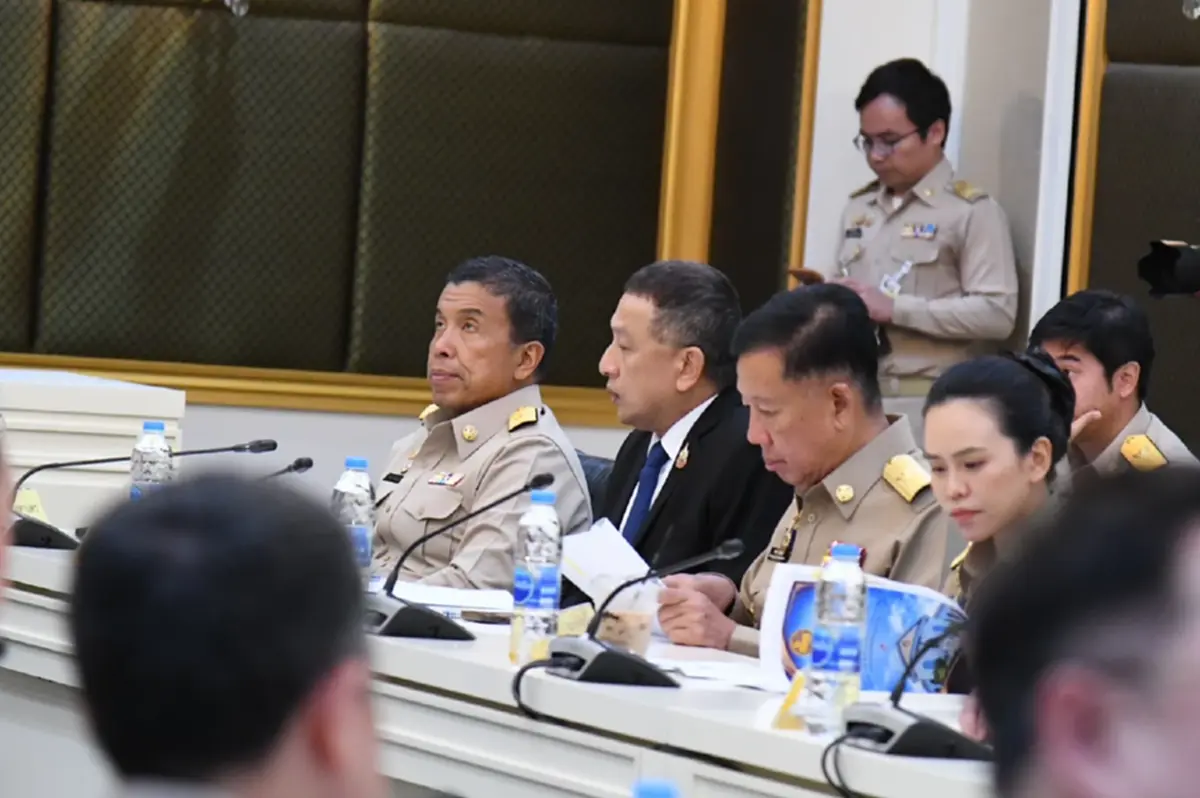 "ชัชชาติ" ร่วมวงมหาดไทย วาง 4 ภารกิจสำคัญเปลี่ยนกรุงเทพฯ ทั้งเรื่องดาต้าเซ็นเตอร์ ปราบโกง และน้ำท่วม