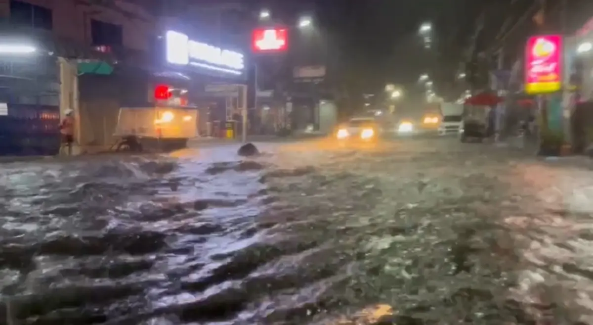 พัทยากลางอ่วมหนัก ฝนตกชั่วโมงเดียว น้ำท่วมหนัก